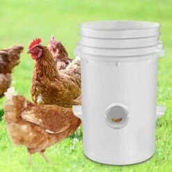Mangeoire Poules Plastique Mangeoire Poules Automatique, 4 Ports DIY Mangeoire +1 Ouvre-trou à Poulet Kit [Anti-Gaspillage] [Anti Nuisible] Abreuvoir A Poules Mangeoire Poussin Pour Seaux Tonneaux Ba -Trixie || Flamingo Soldes Magasin 100266510 3
